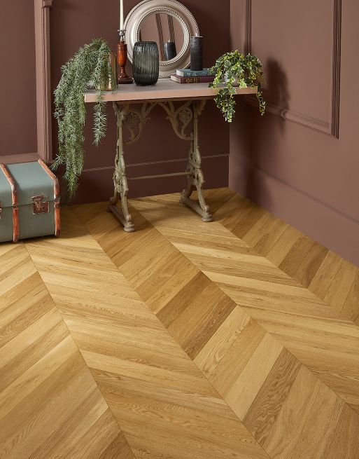 Province Chevron Natural Oak Smooth Lacquered Engineered Wood