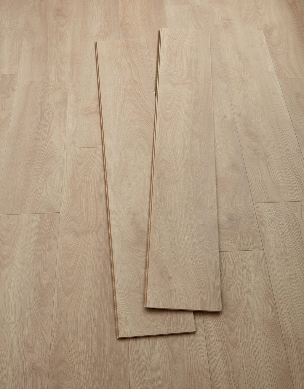 Sienna Long - Natural Oak Laminate Flooring 3