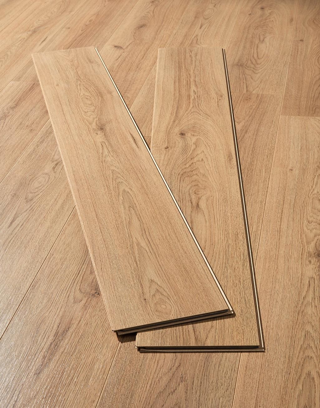 Loft - Natural Oak Laminate Flooring 3