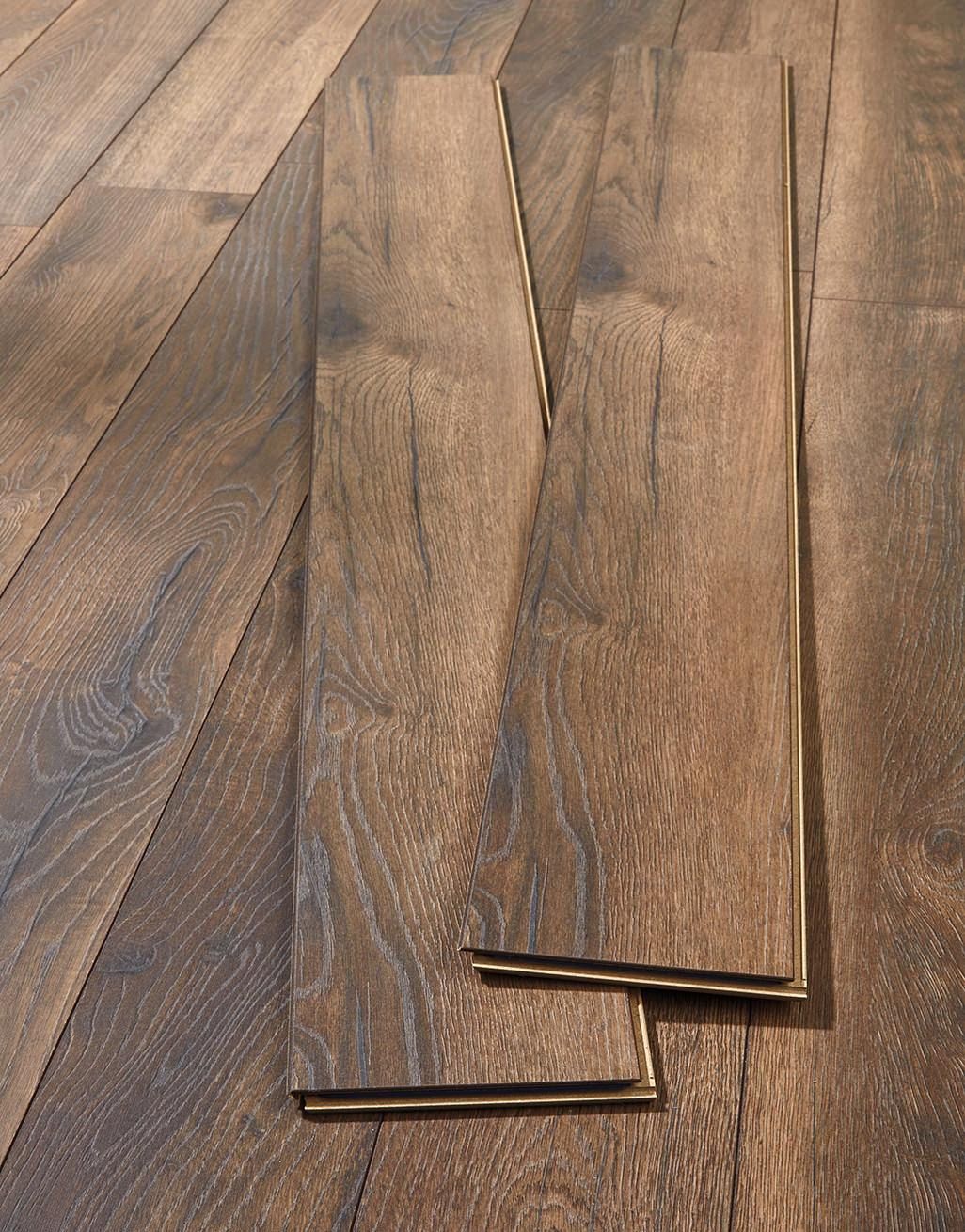 Residence Narrow - Dark Peterson Oak Laminate Flooring 3
