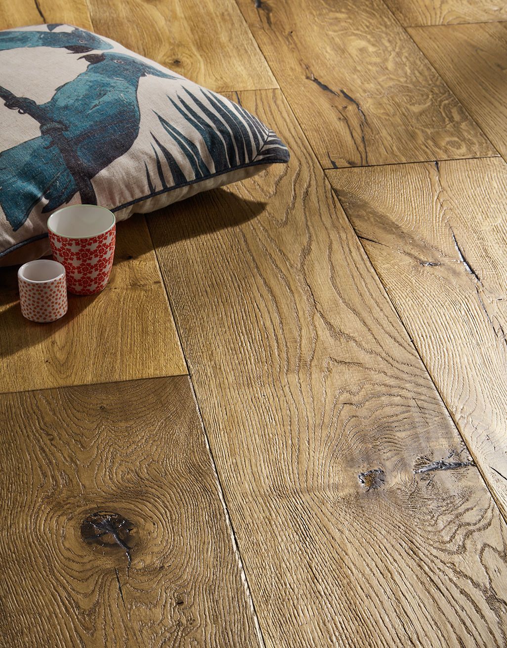 Kingswood Oak Distressed Brushed & Lacquered Engineered Wood Flooring 2