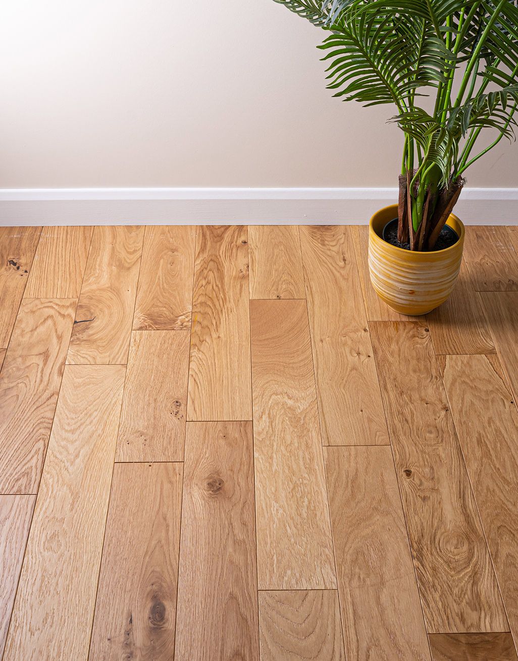 Natural Country Oak Brushed & Lacquered Engineered Wood Flooring 1