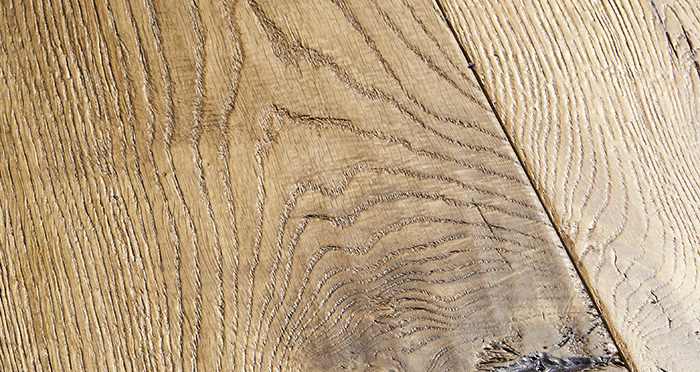 Kingswood Oak Distressed Brushed & Lacquered Engineered Wood Flooring - Descriptive 2