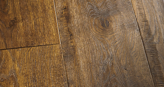 Old Castle Oak Lacquered Engineered Wood Flooring - Descriptive 3