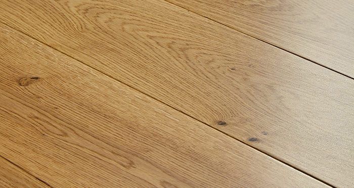 Farmhouse Natural Oak Lacquered Engineered Wood Flooring - Descriptive 1